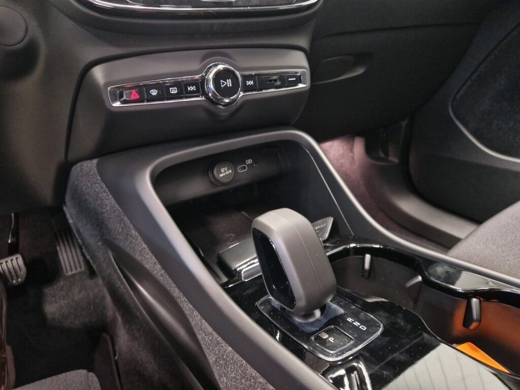 Volvo C40, image 17