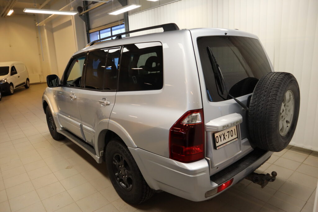 Mitsubishi Pajero, image 2