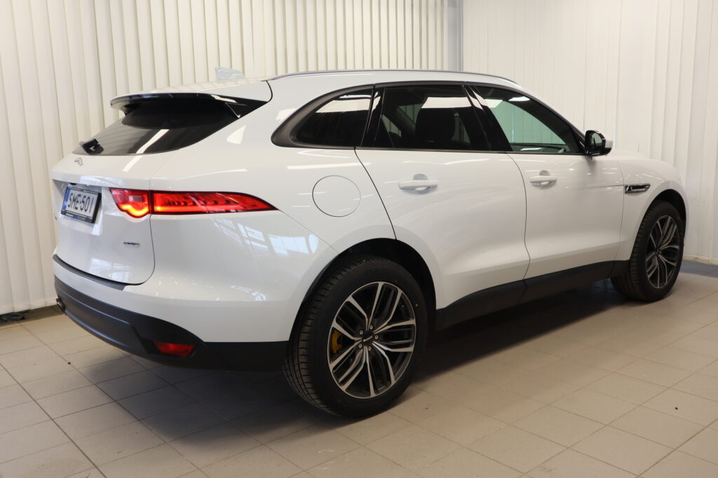 Jaguar F-PACE, image 2