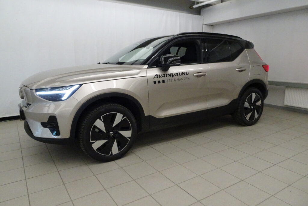 Volvo XC40, image 1