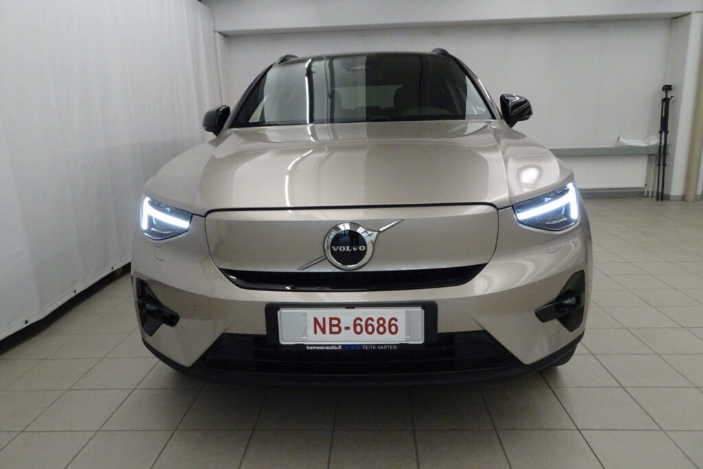 Volvo XC40, image 2