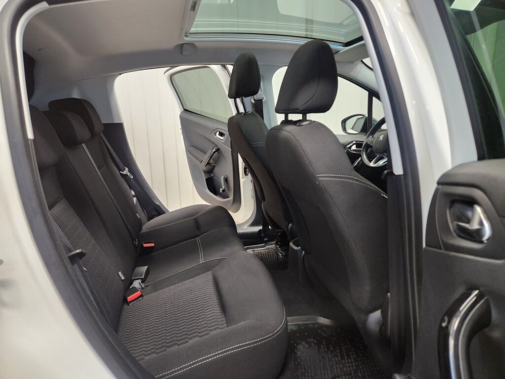 Peugeot 208, image 6