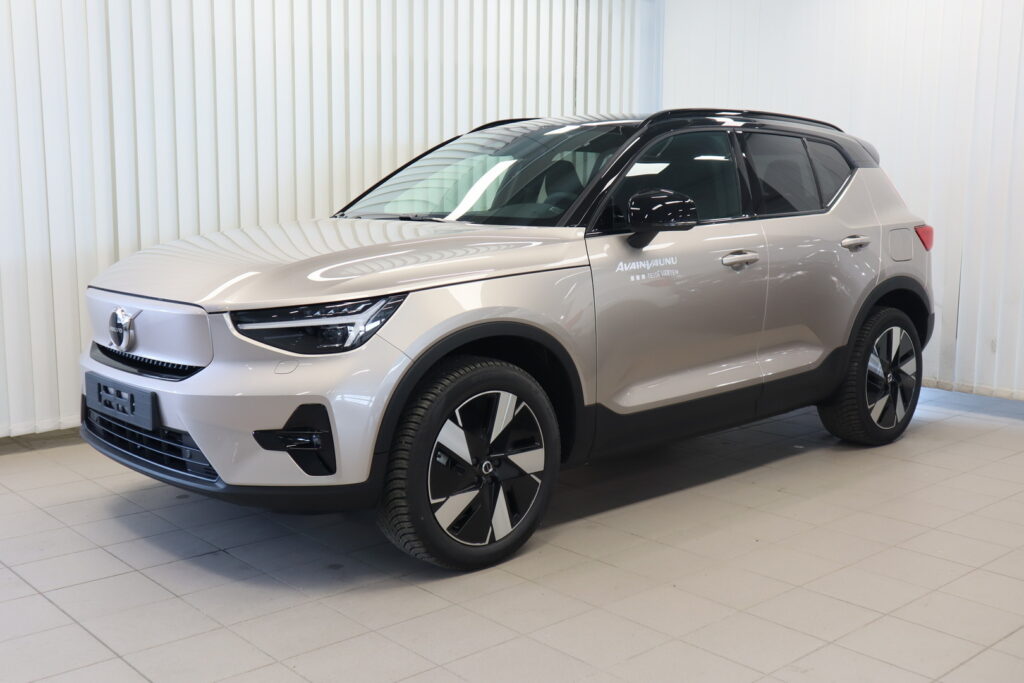 Volvo XC40, image 1