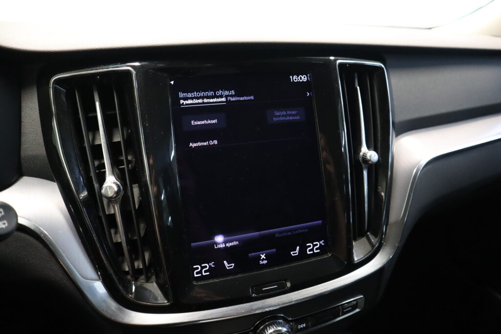 Volvo V60 Cross Country, image 14