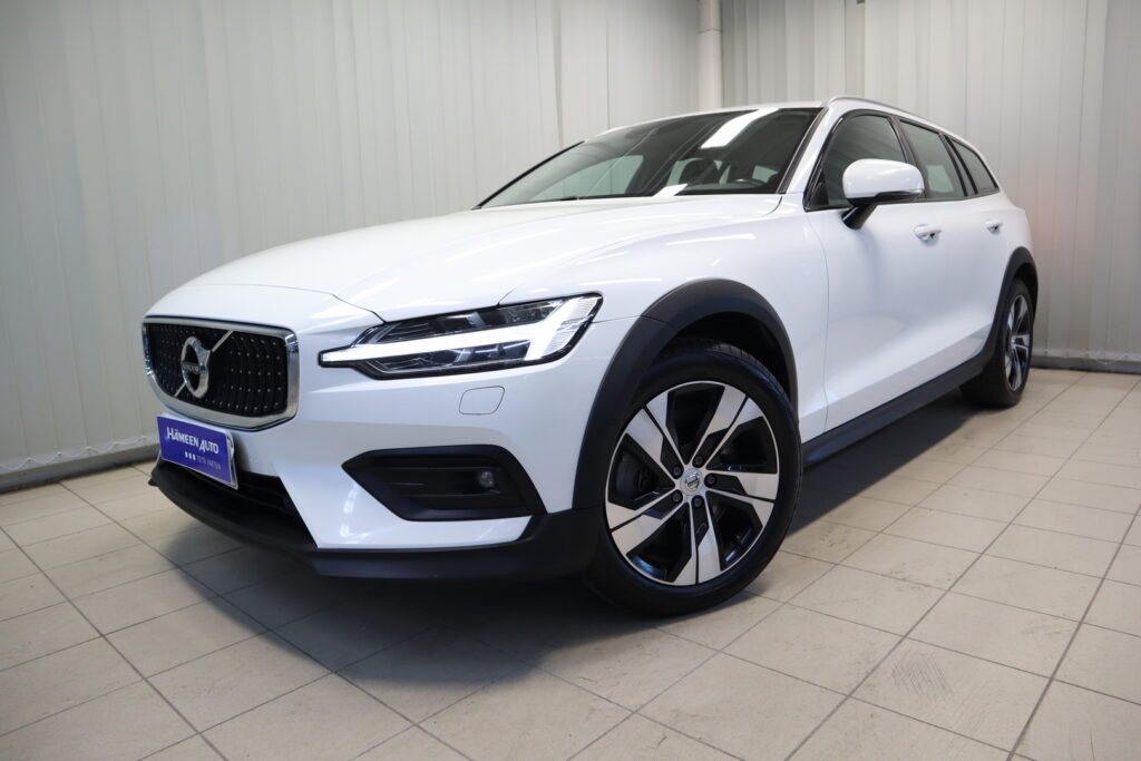 Volvo V60 Cross Country, image 2