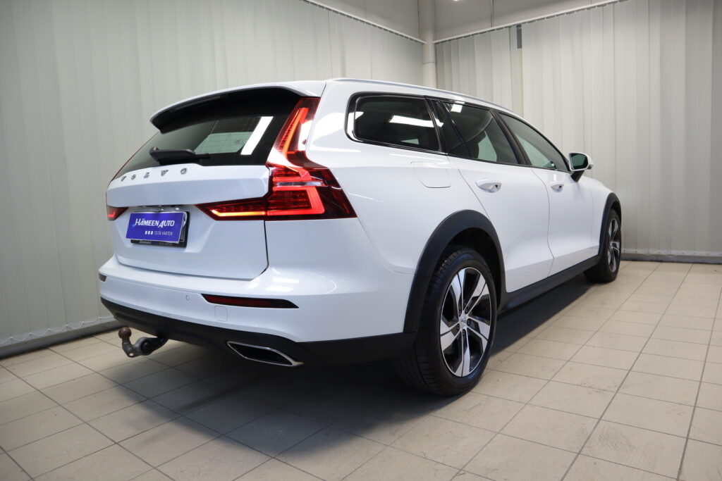 Volvo V60 Cross Country, image 21