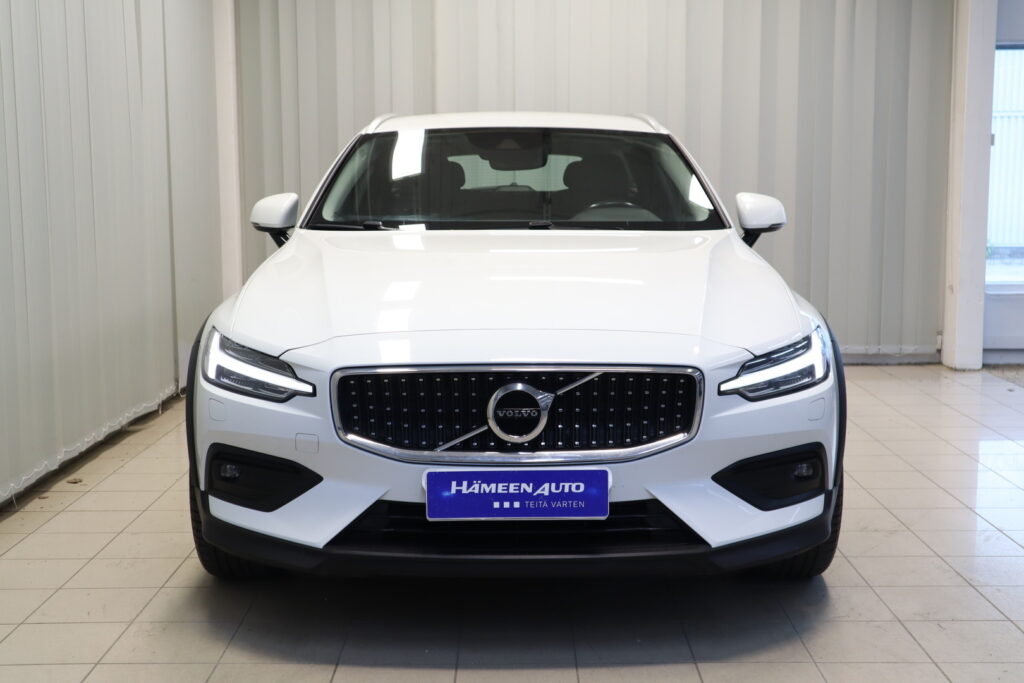 Volvo V60 Cross Country, image 3