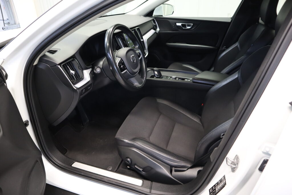 Volvo V60 Cross Country, image 4