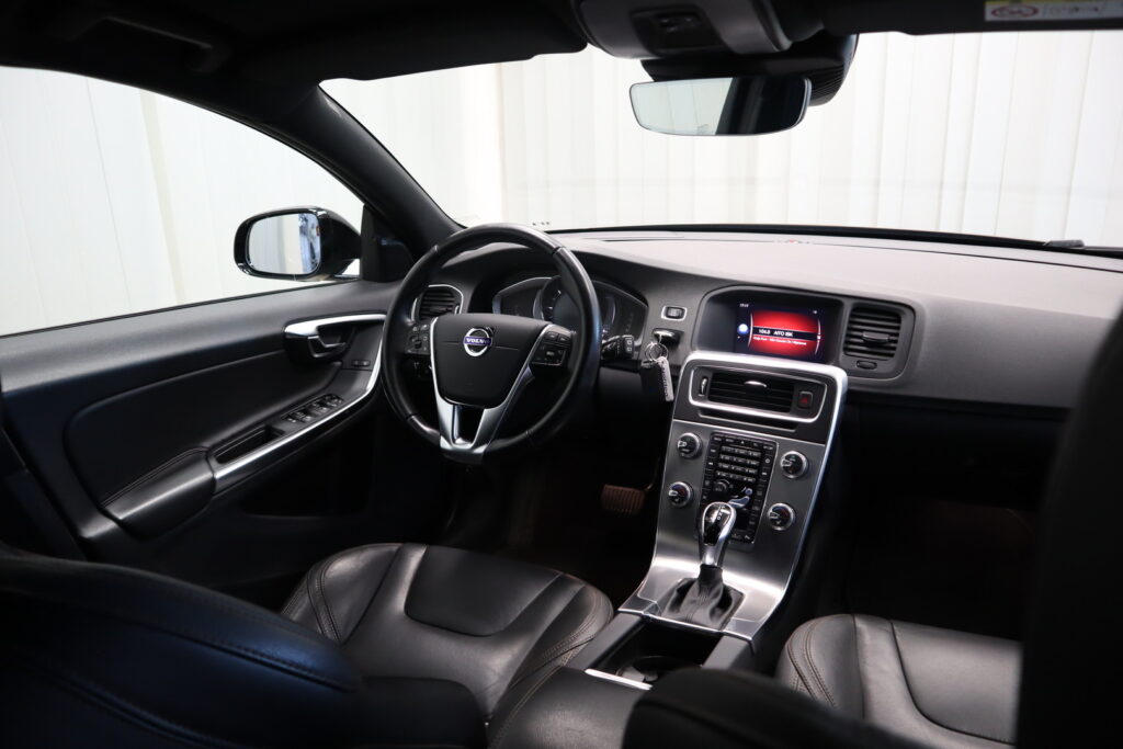 Volvo V60 Cross Country, image 14