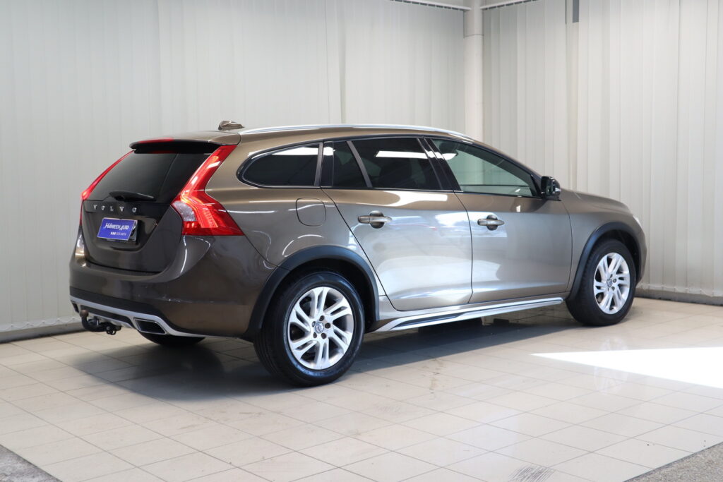 Volvo V60 Cross Country, image 18