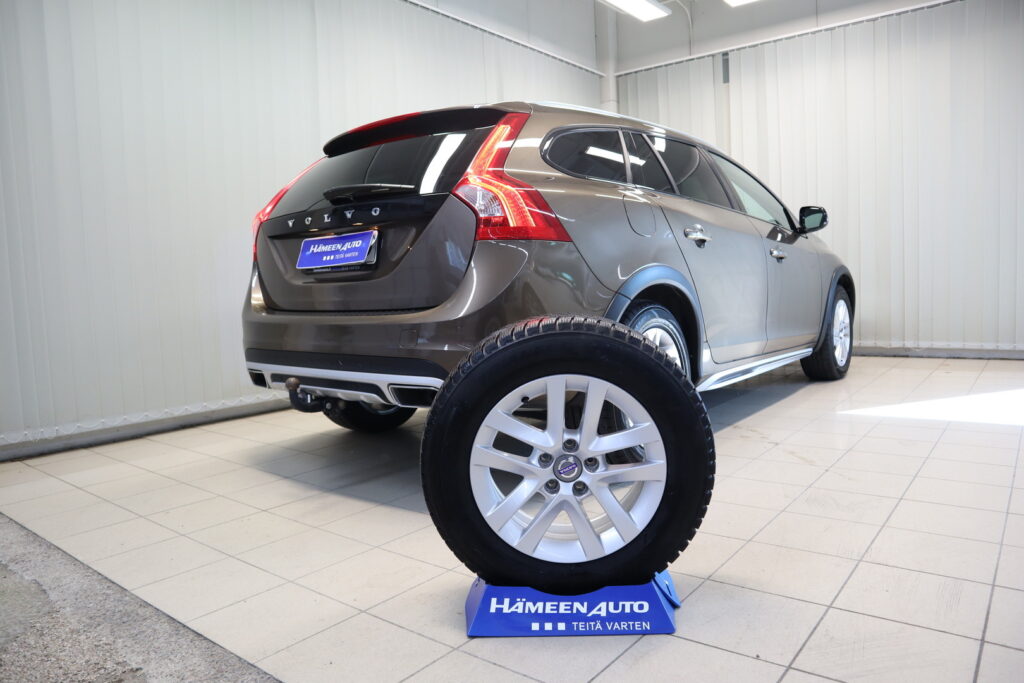 Volvo V60 Cross Country, image 19