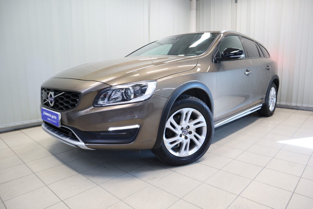 Volvo V60 Cross Country, image 2