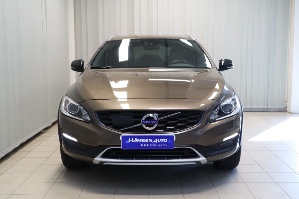 Volvo V60 Cross Country, image 3