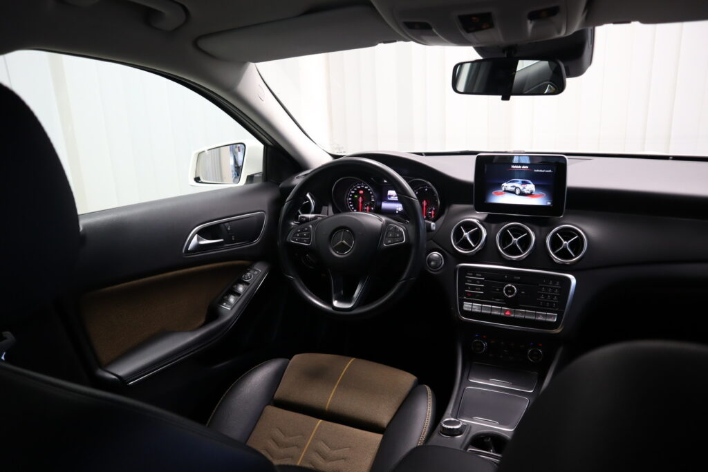 Mercedes-Benz GLA, image 12