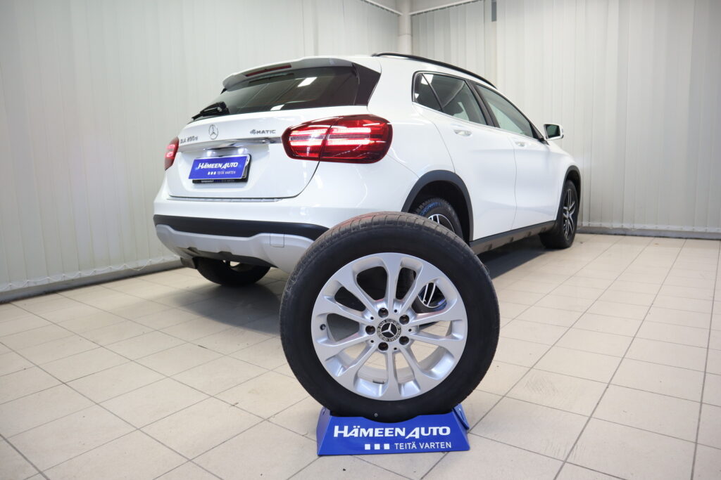 Mercedes-Benz GLA, image 16