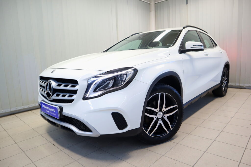 Mercedes-Benz GLA, image 2