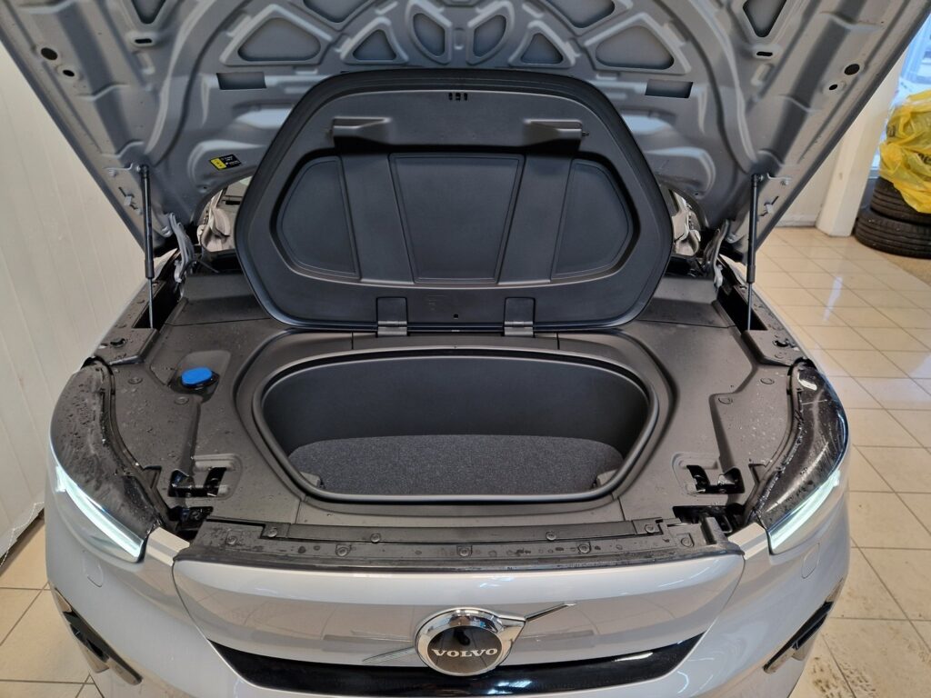 Volvo XC40, image 16