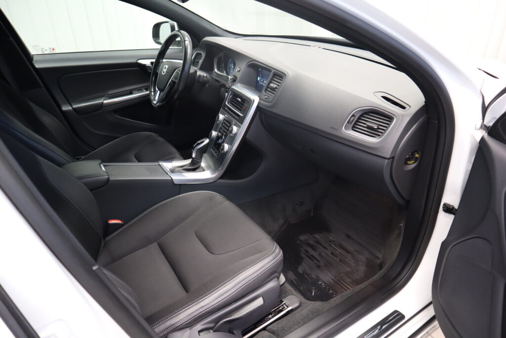 Volvo S60, image 11