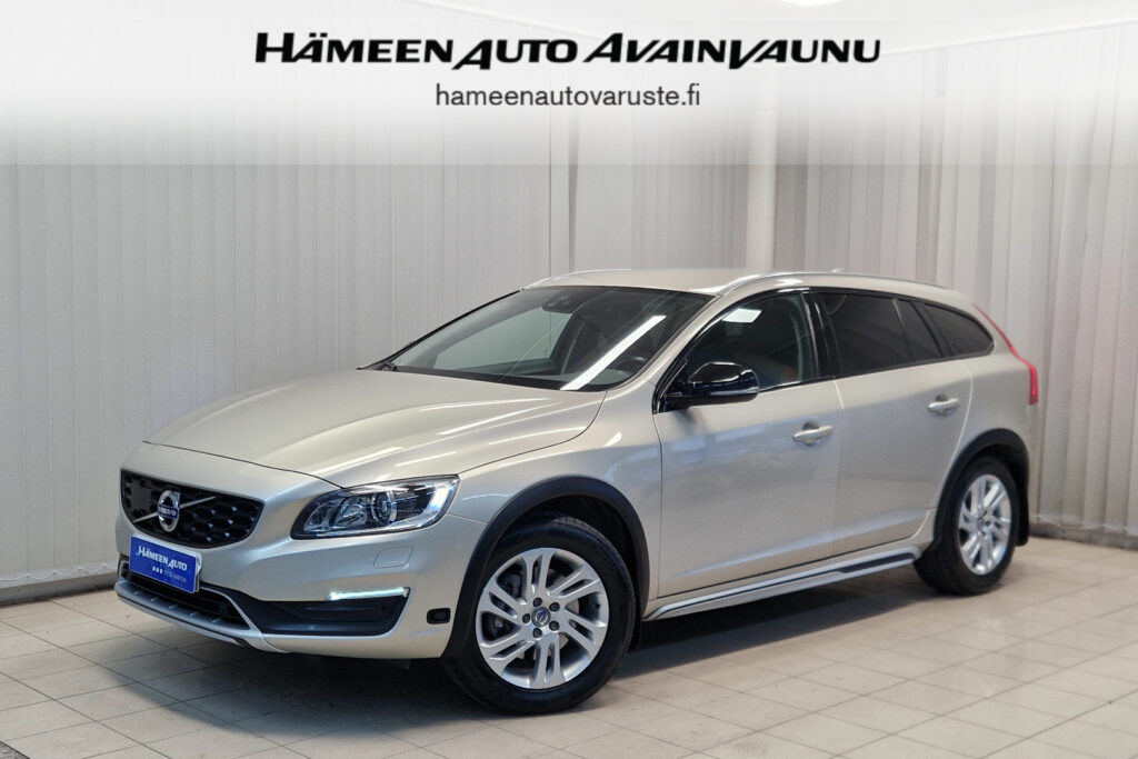 Volvo V60 Cross Country, image 1