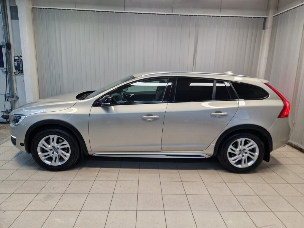 Volvo V60 Cross Country, image 4