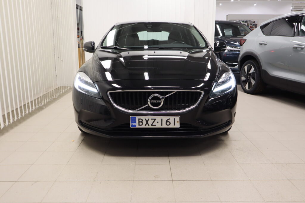 VOLVO V40, image 2