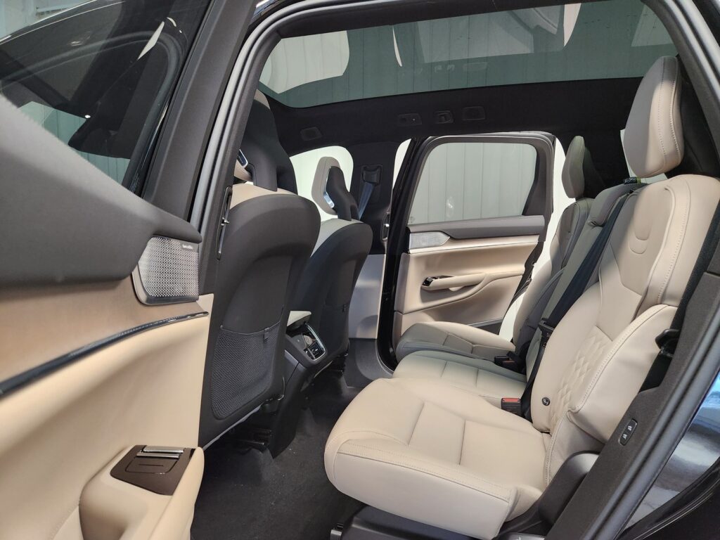 Volvo EX90, image 10