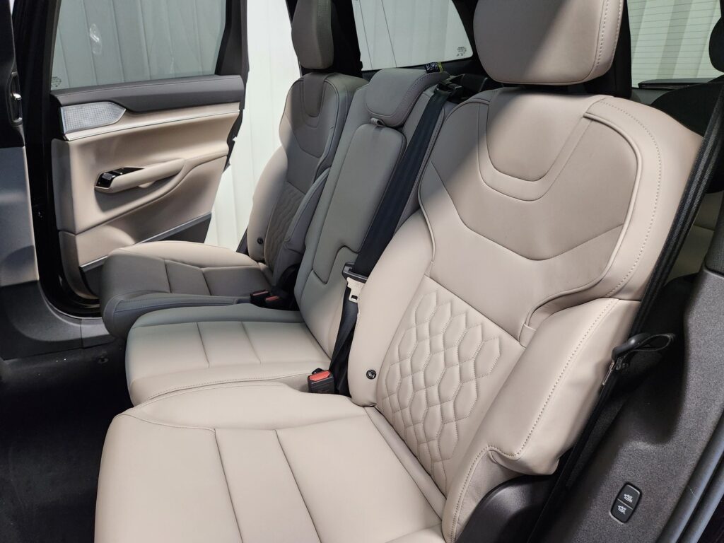 Volvo EX90, image 11