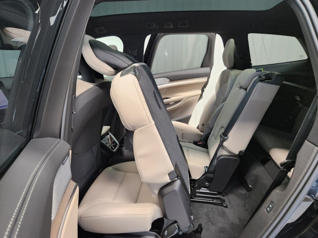 Volvo EX90, image 12