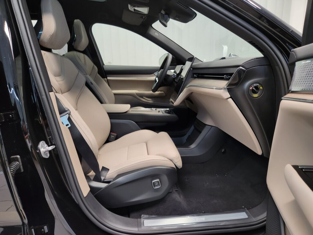 Volvo EX90, image 15