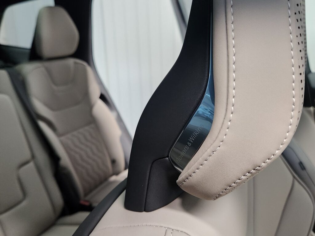 Volvo EX90, image 17