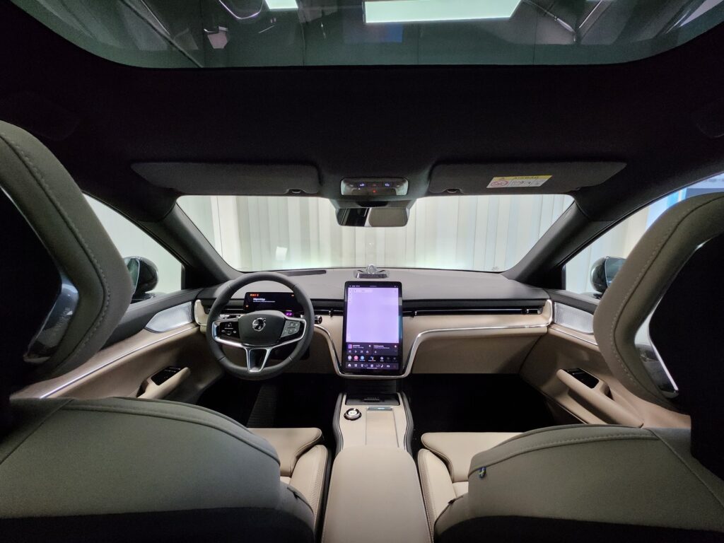 Volvo EX90, image 18