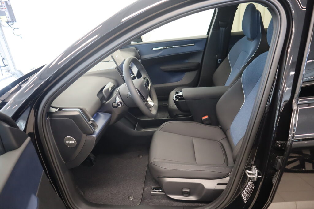 Volvo EX30, image 7