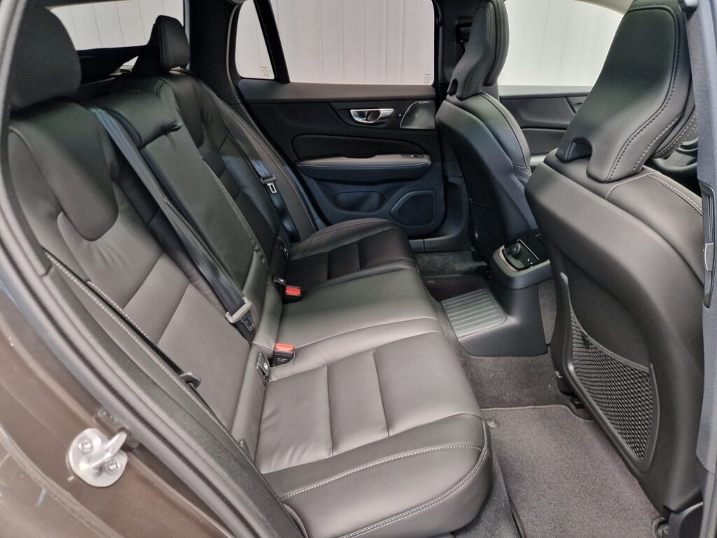 Volvo V60, image 12