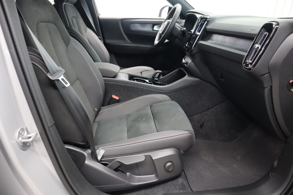 Volvo EX40, image 10