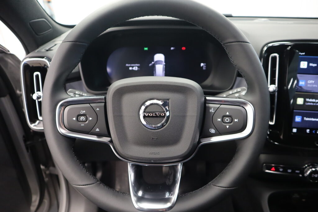 Volvo EX40, image 11