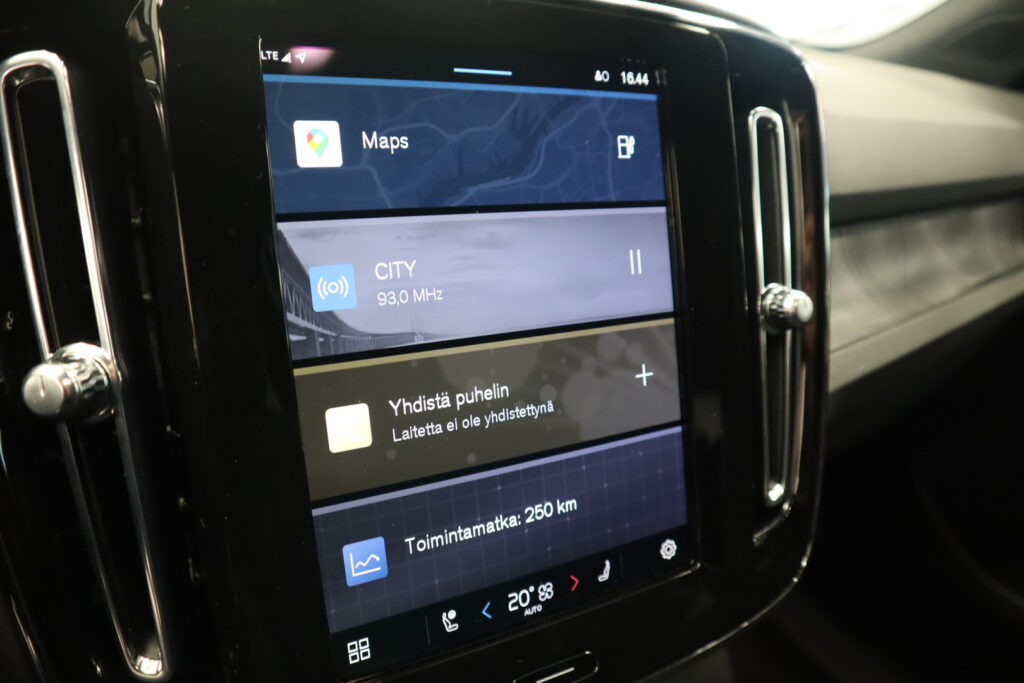 Volvo EX40, image 12