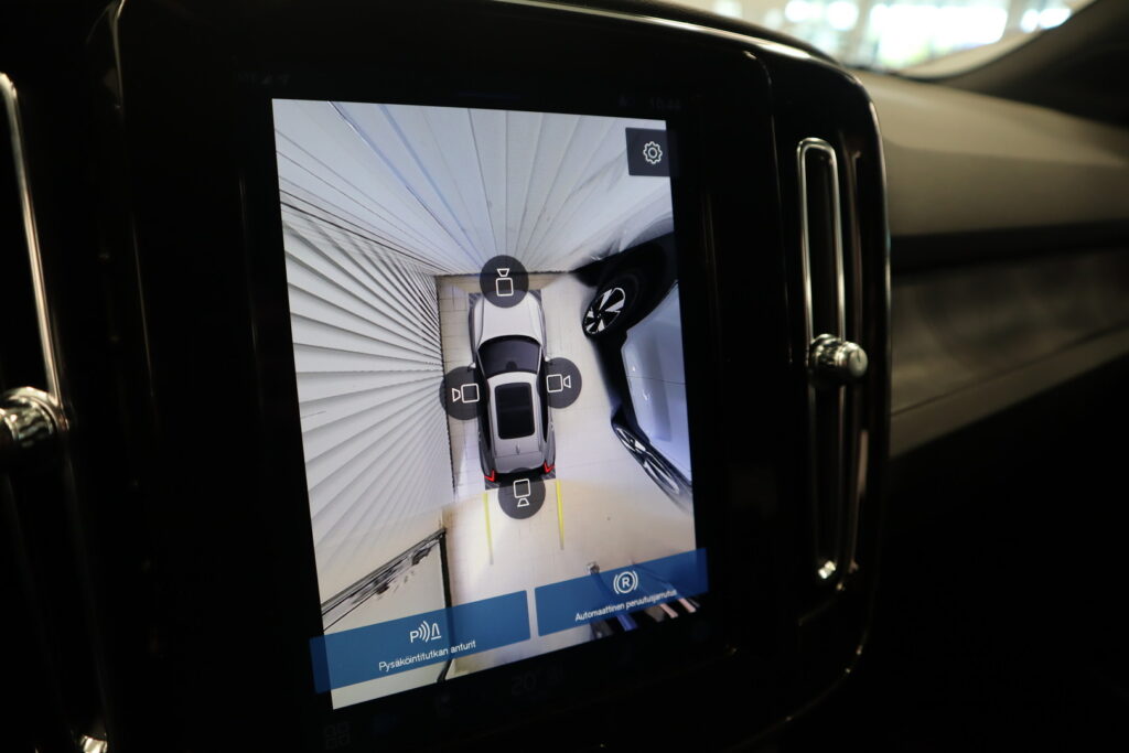 Volvo EX40, image 13