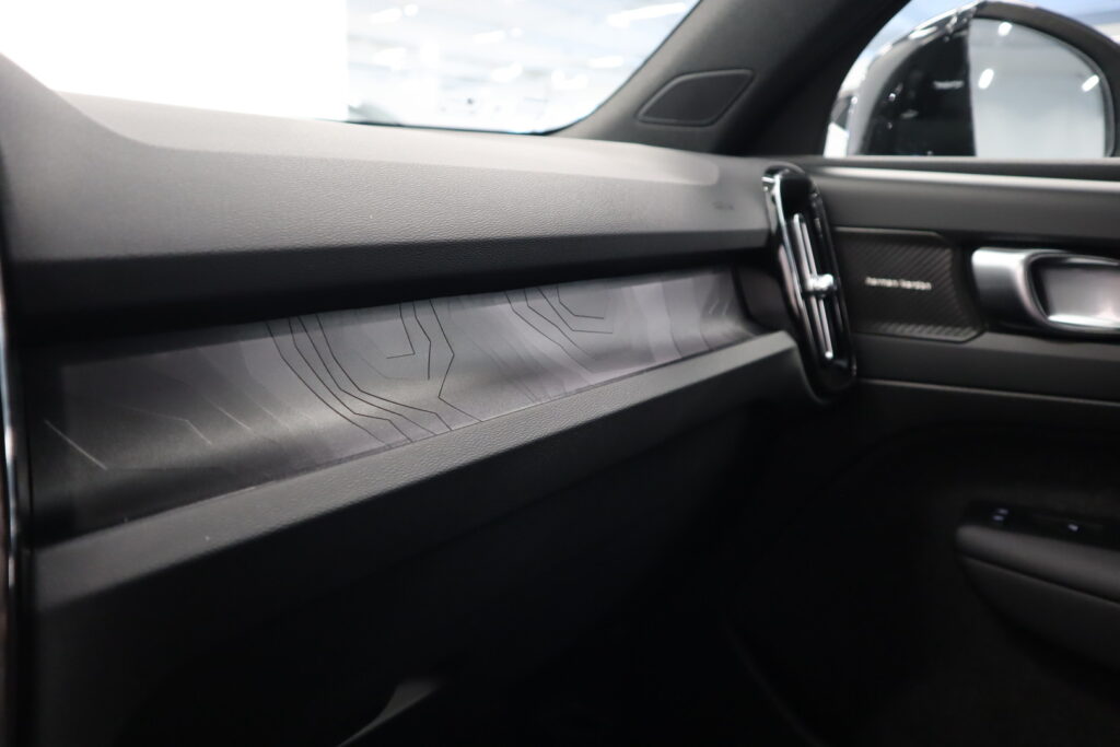 Volvo EX40, image 15