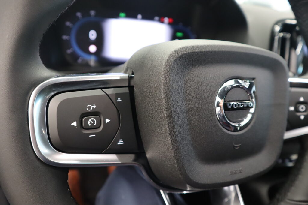 Volvo EX40, image 16