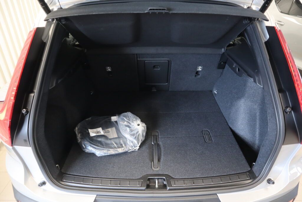 Volvo EX40, image 17