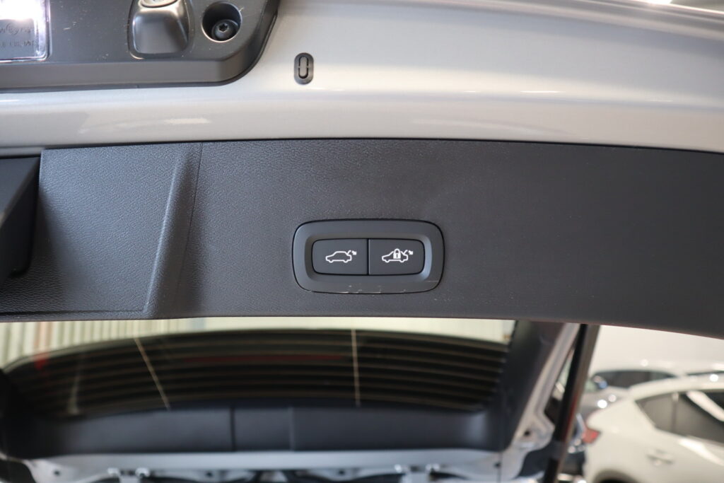 Volvo EX40, image 18