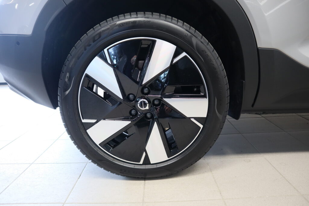 Volvo EX40, image 19