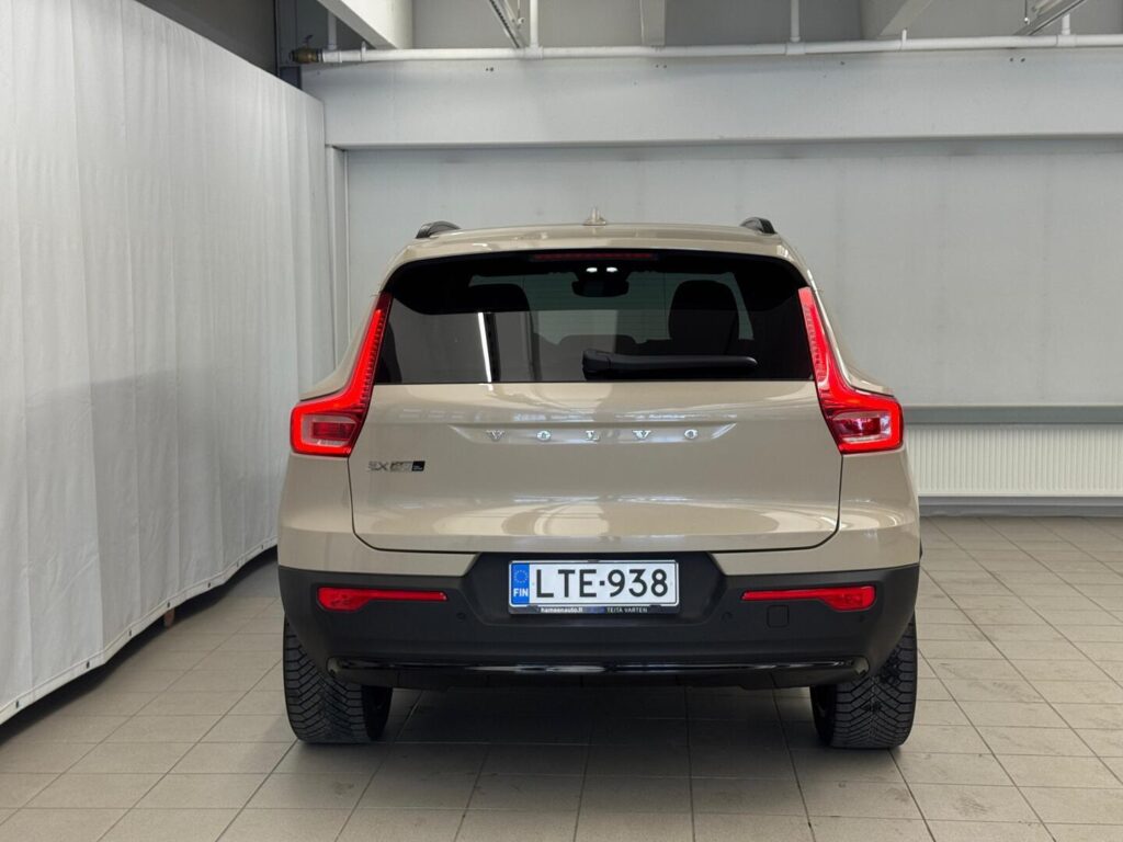 Volvo EX40, image 12