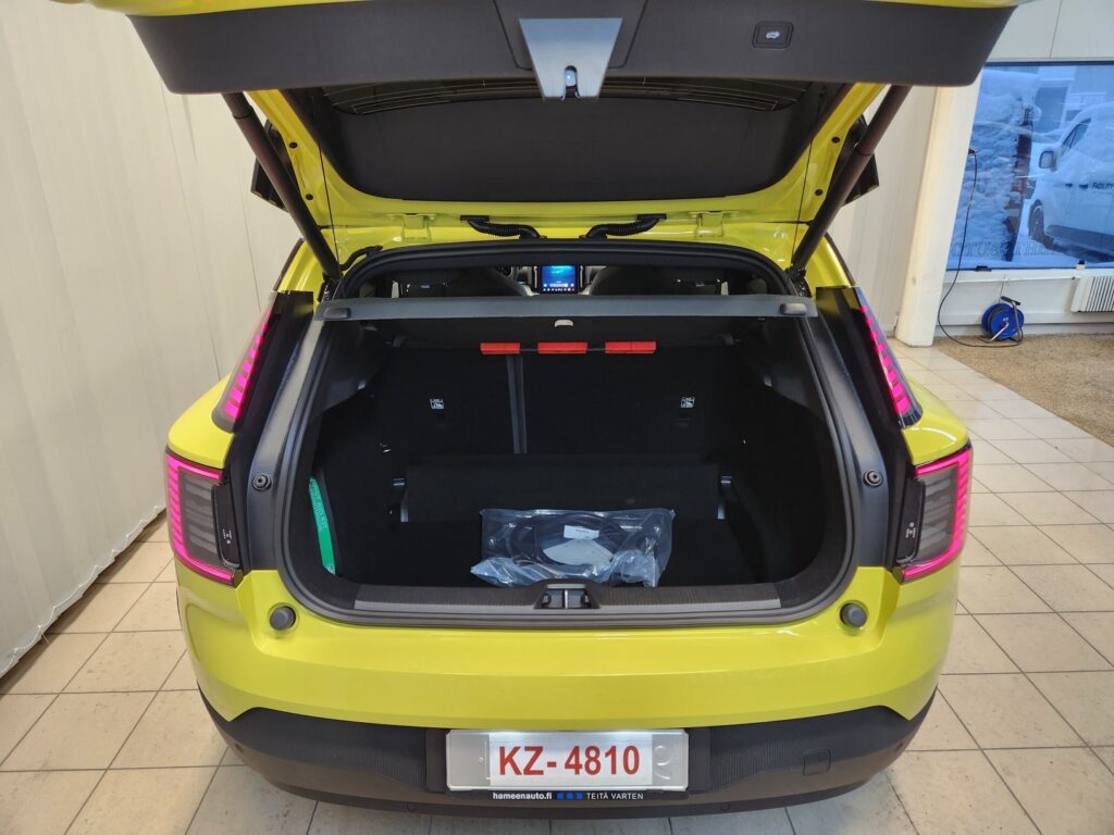 Volvo EX30, image 10