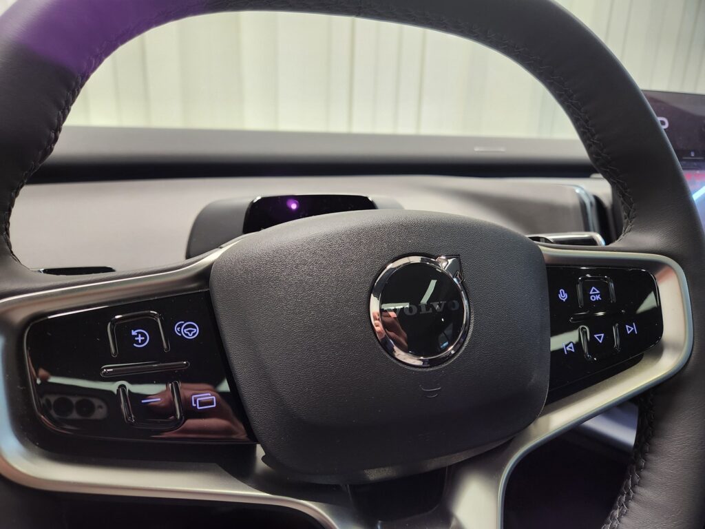 Volvo EX30, image 12