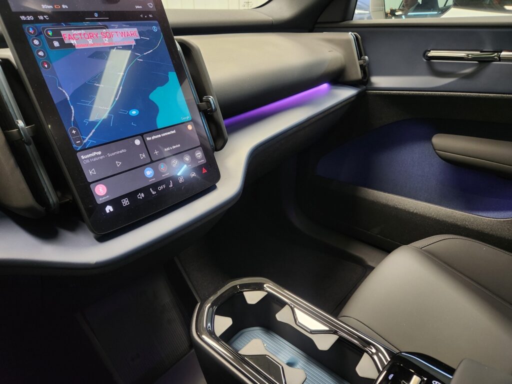 Volvo EX30, image 13