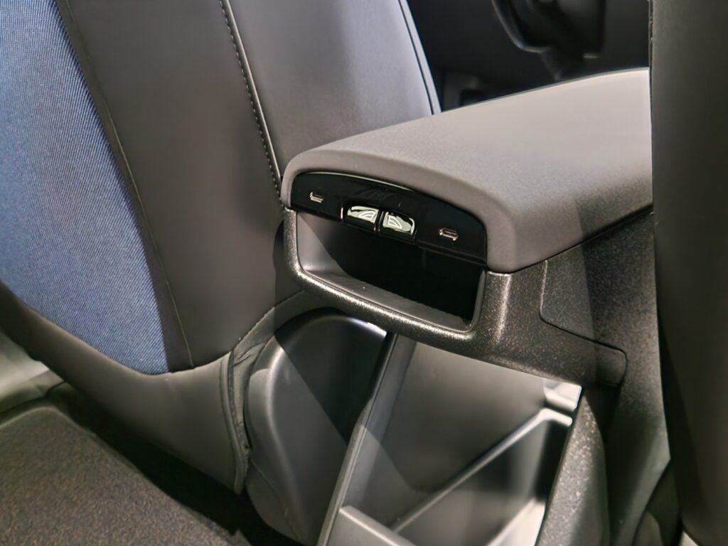 Volvo EX30, image 22