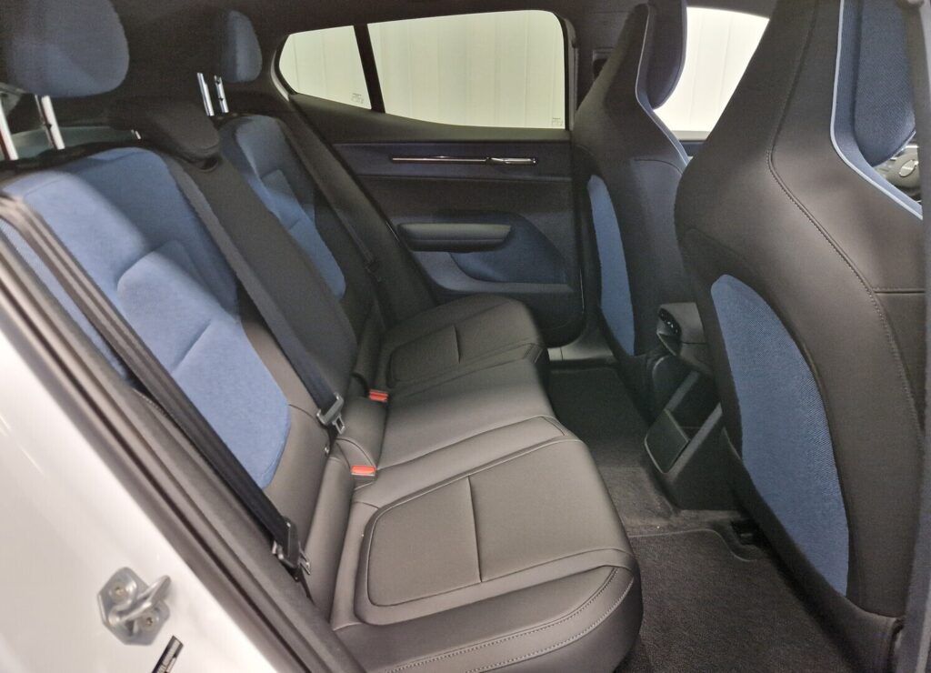 Volvo EX30, image 8