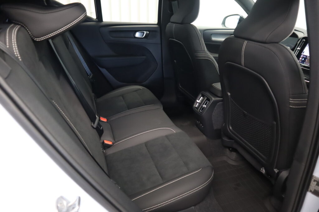 Volvo EX40, image 10