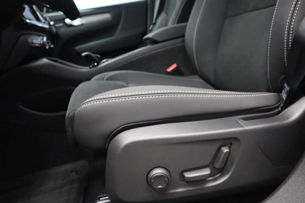 Volvo EX40, image 11